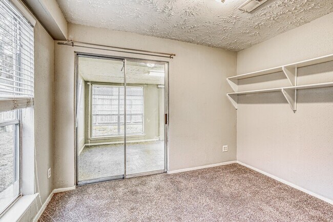 Building Photo - 7010 Foxmont Ln