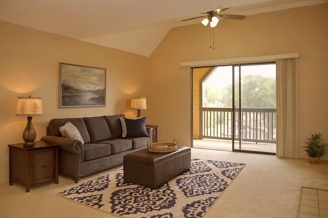 Building Photo - 1/1 3rd Floor with private balcony in gate...