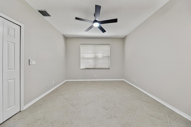 Building Photo - 12325 Cascades Pointe Dr