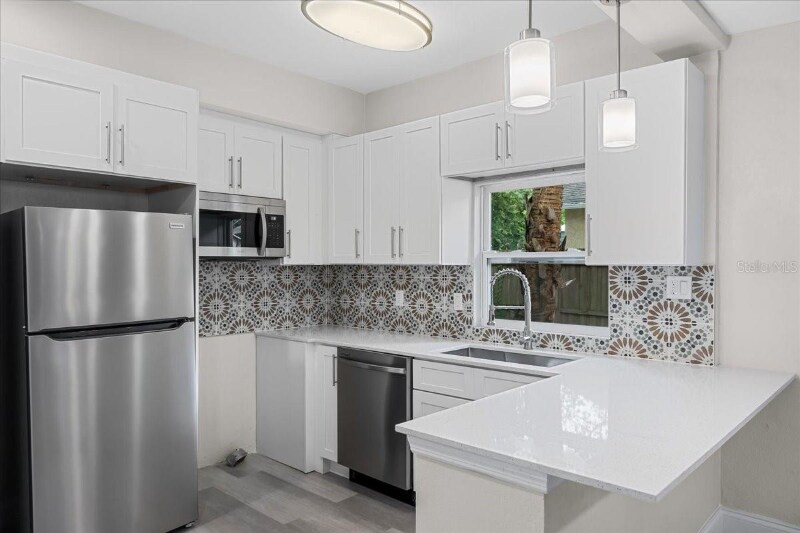 Building Photo - 1906 E Ida St