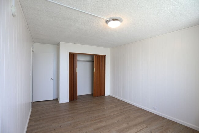 Building Photo - Liliuokalani Plaza – 2 bedroom, 2 bath wit...