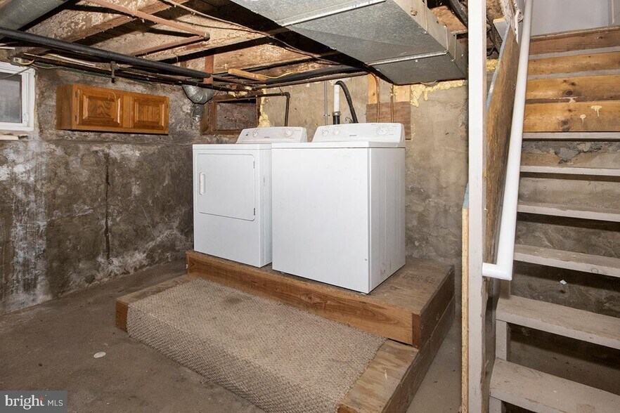 WASHER DRYER - 207 Somerset St