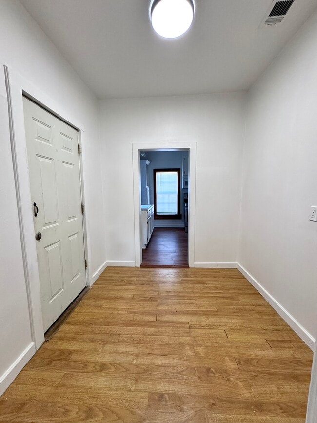 Building Photo - 311 N Division St