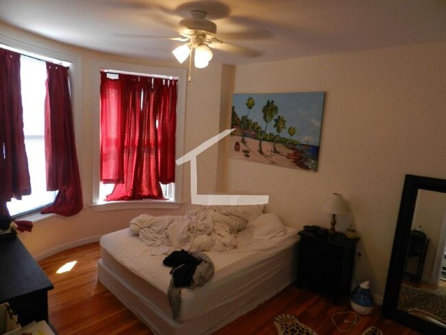 Building Photo - Renovated 3 bed. 1.5 bathroom on Cleveland...