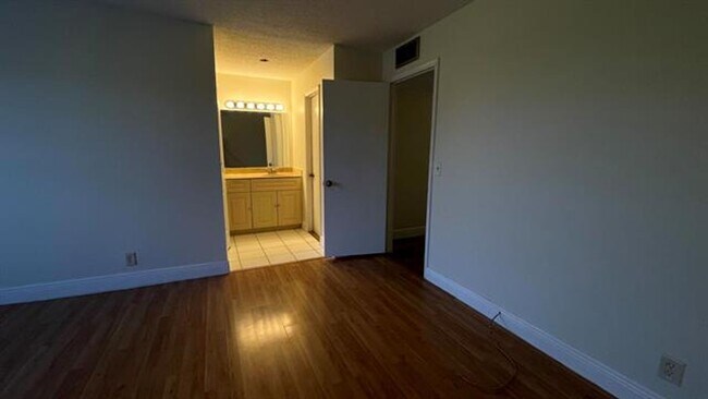 Building Photo - 9110 Orchid Tree Ln