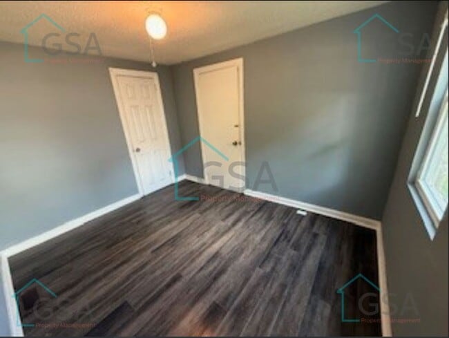 Primary Photo - 2 Bedroom 1 Bath MOVE IN SPECIAL 1/2 FIRST MONTHS RENT