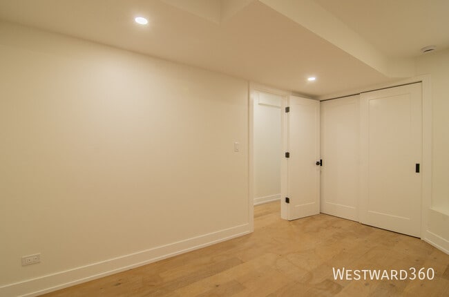 Building Photo - 3720 N Racine Ave