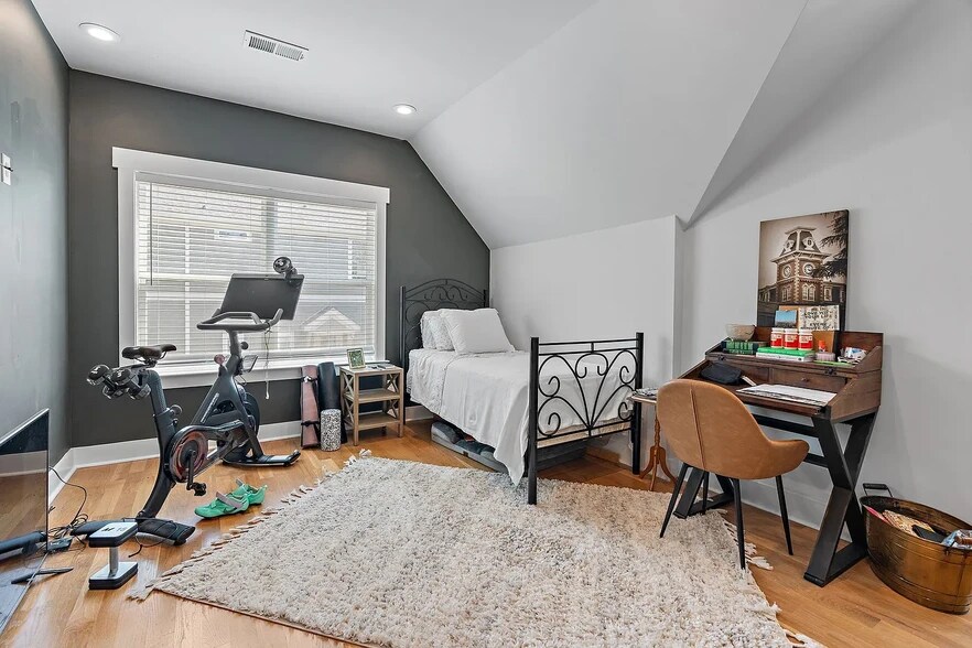 2nd Fl - Bedroom 2 - 1112A McGavock Pike