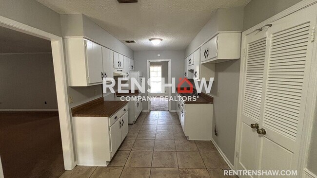 Building Photo - 4644 Benoit Dr