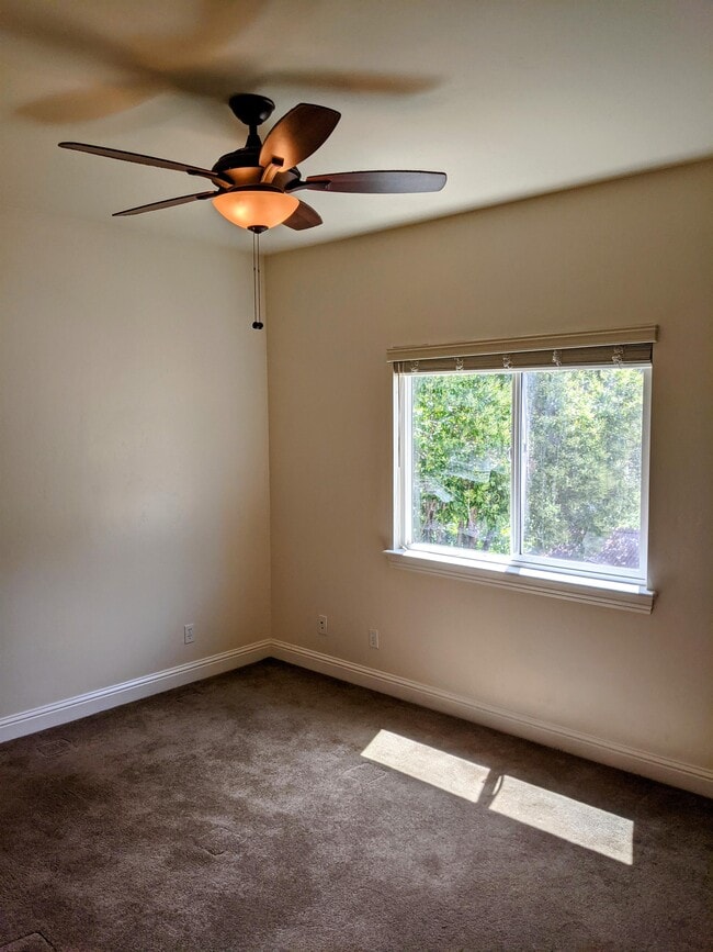 Building Photo - 405 E Main St