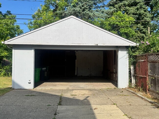 Building Photo - 4912 E 84th St