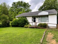 Building Photo - Cozy 2 Bedroom House