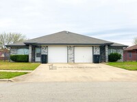 Building Photo - 4601 Wade Dr
