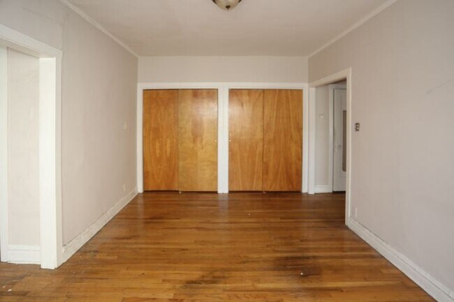 Building Photo - 6265 W Cornelia Ave