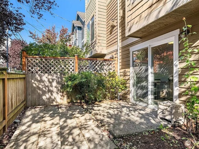 Building Photo - 8508 Nesbit Ave N