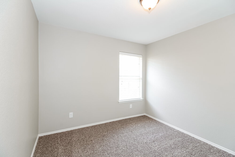 Building Photo - 209 Tulip Ln