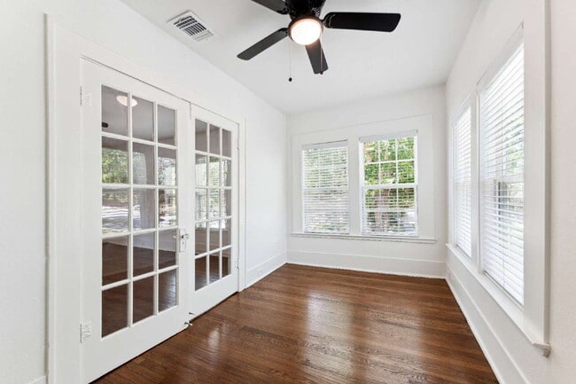 Building Photo - Tastefully updated duplex in the heart of ...