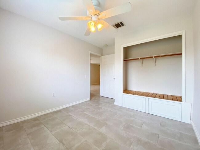 Building Photo - Spacious 4 Bed 3 Bath Rental with Modern Touches in Austin