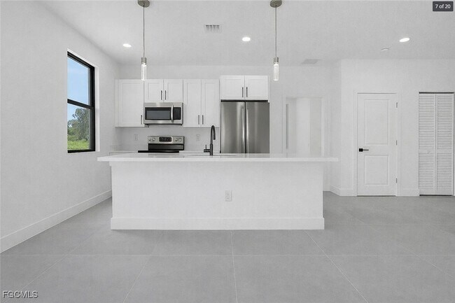 Building Photo - 3327 12th St W