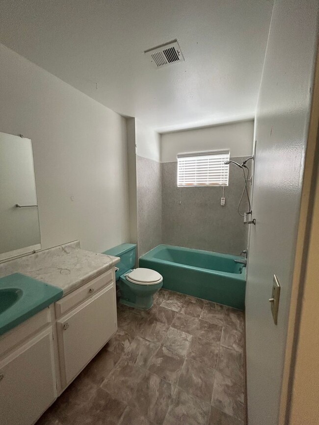 Building Photo - Upcoming 3 Bedroom 2 Bathroom!