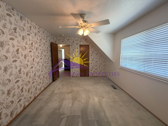 Building Photo - 3 Bed 2.5 Bath 2,027 sqft Fair Oaks Home with bonus office