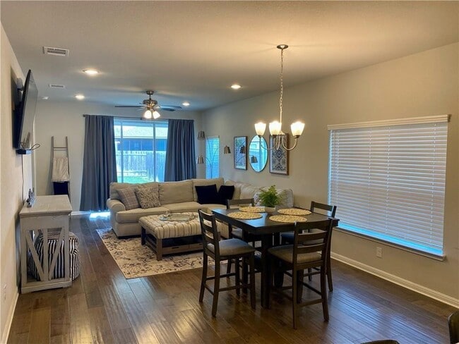 Building Photo - 332 Lacey Oak Lp