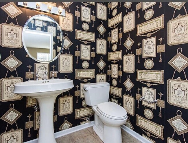 Building Photo - 7426 W Fullerton Ave