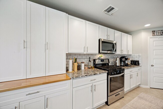 Building Photo - 21030 Albany Landing Ln