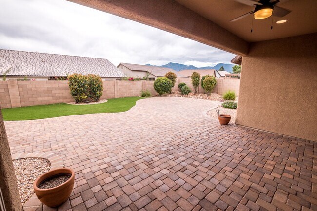 Building Photo - Executive home in The Estates at Holiday! ...