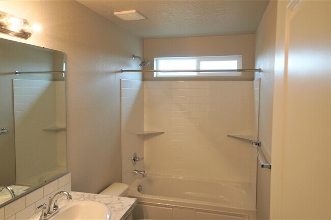Building Photo - 3067 N Greengate Way
