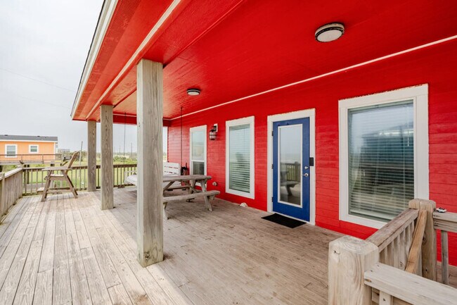 Building Photo - 994 Dolly St