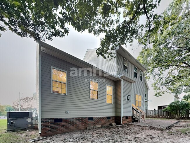 Building Photo - 2601 Trailwood Hills Dr