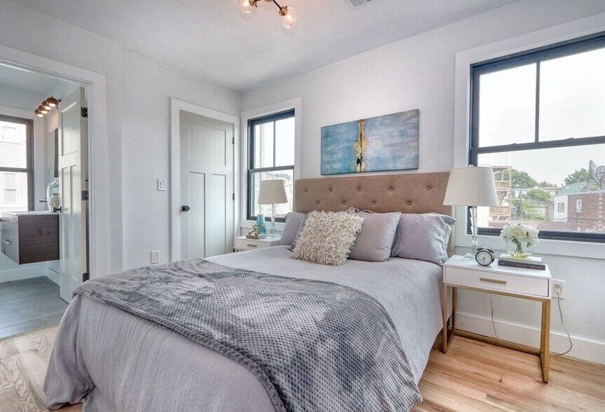 Building Photo - 74 Brooks St