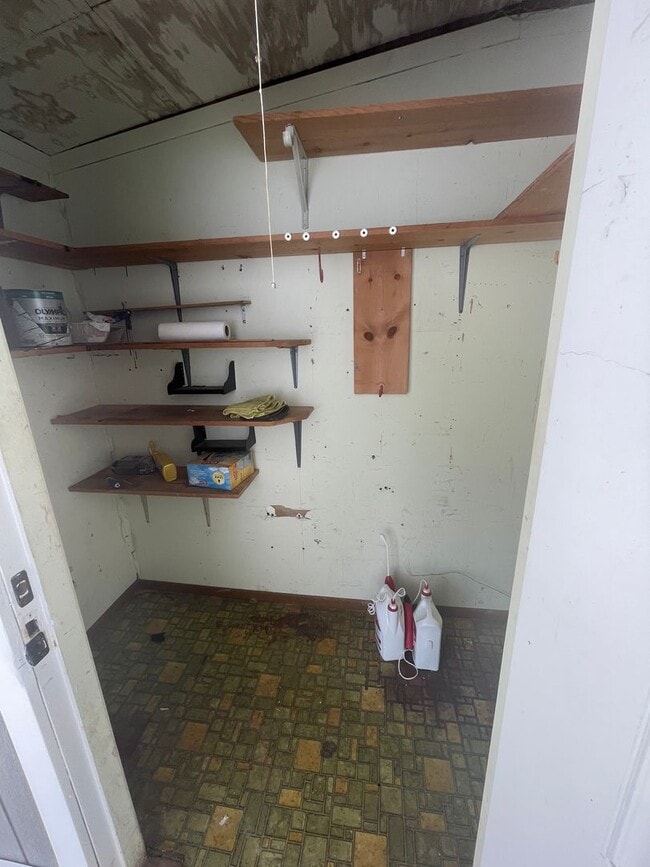 Building Photo - NEW ON MARKET !!