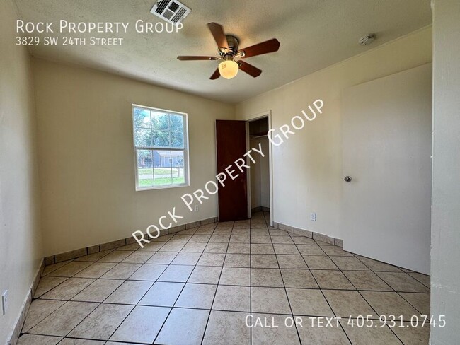 Building Photo - 3829 SW 24th St