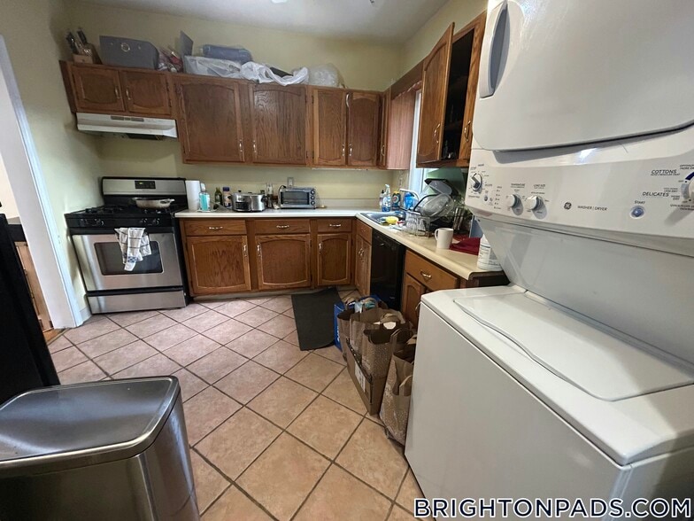 Building Photo - 9 Saybrook St