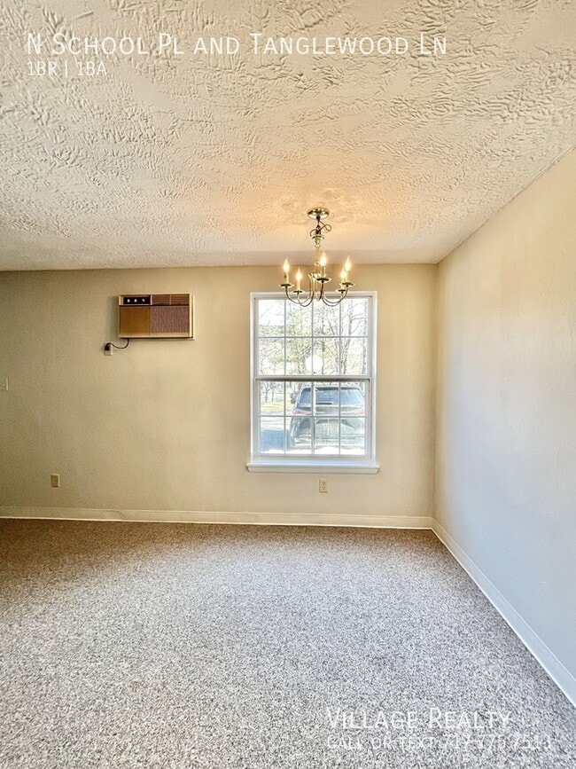 Building Photo - 323 N School Pl