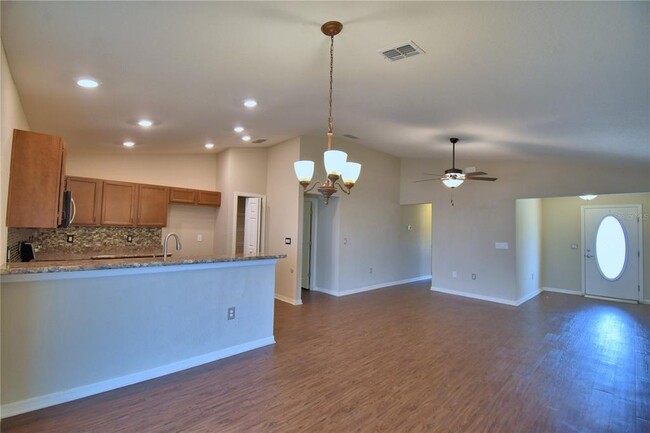 Building Photo - 605 Vittorio Dr