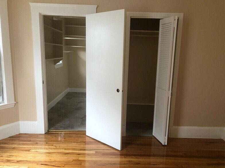 Building Photo - 94 Harrishof St