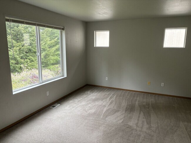 Building Photo - Stunning 3-Bedroom Home in Puyallup's Silver Pointe For Rent!