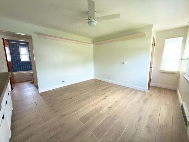 Building Photo - 4525 Ellman Ave