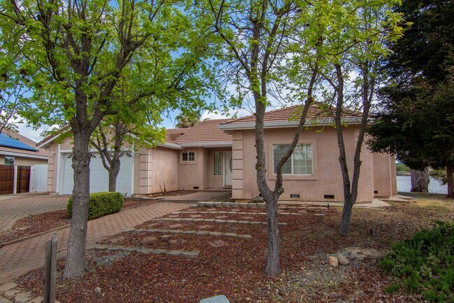 Building Photo - Lake California Home for Rent | Gated Community, Lake Access, Pool & Tennis Courts