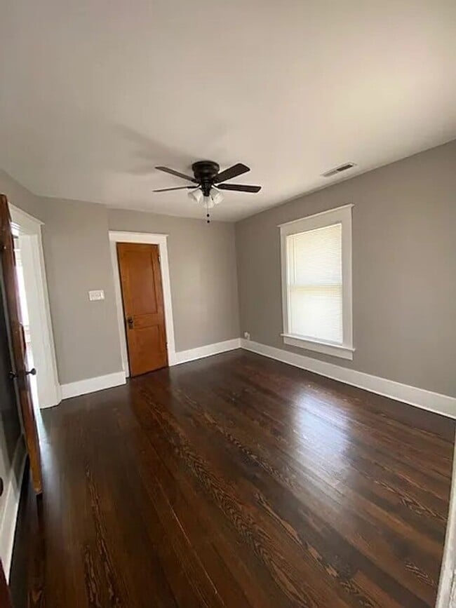 Building Photo - Big 2BR with appliances, nicely updated! Great for students or professor.