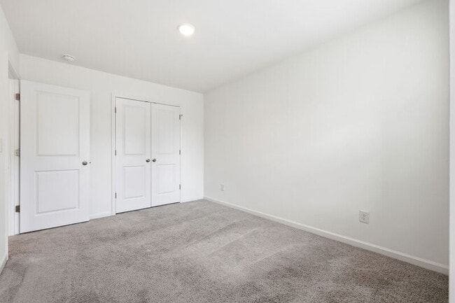 Building Photo - 307 Spaight Acrs Wy