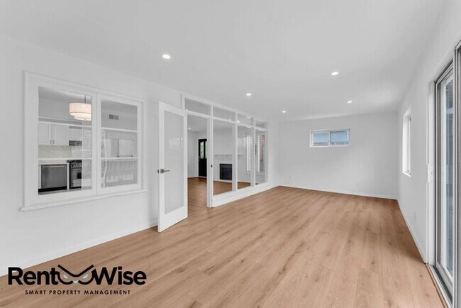 Building Photo - 110 Cuesta Dr