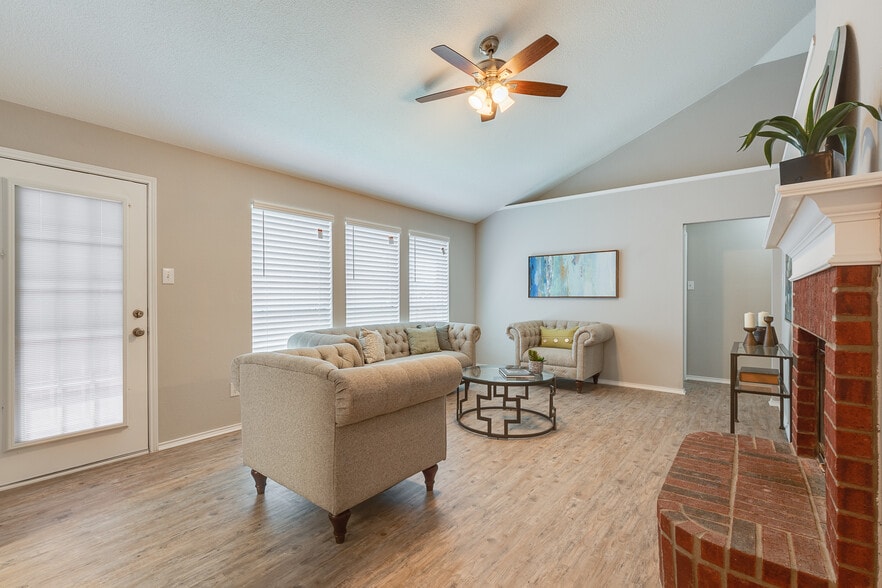Family Room - 2508 Concina Way