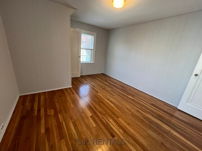 Building Photo - 30 Stearns Rd