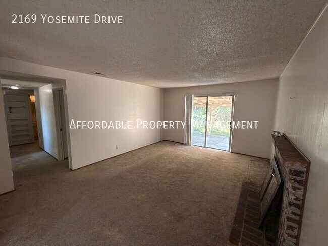 Building Photo - 2169 Yosemite Dr