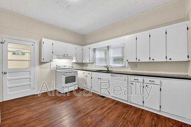 Building Photo - 207 Doster Ave