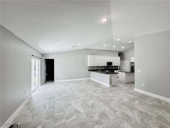 Building Photo - 489 Lenox Ave